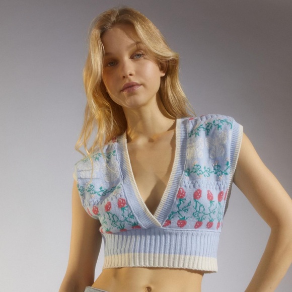 🔥 EUC 🍒 UO Cherry Sweater Vest - Picture 4 of 4